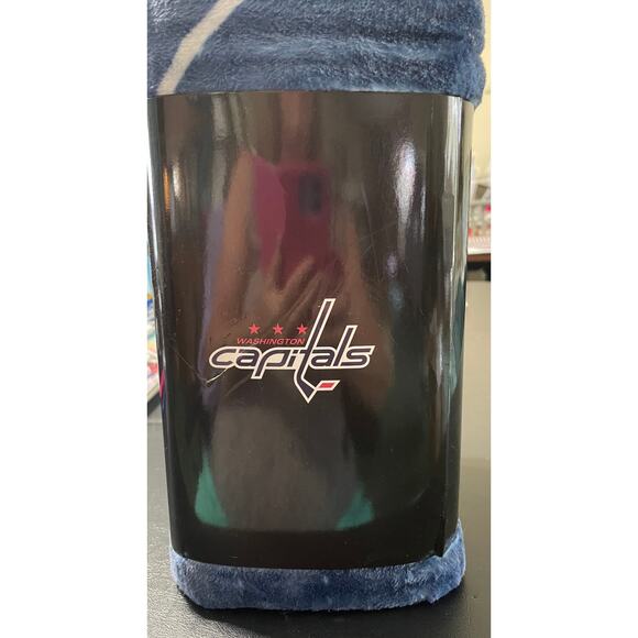 NHL New 40x50” Super Soft Throw “Washington Capitals” 100% polyester - Picture 3 of 4